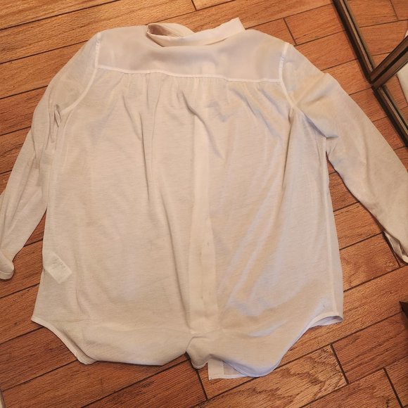 SIMPLE but FABULOUS BLOUSE - Picture 3 of 3